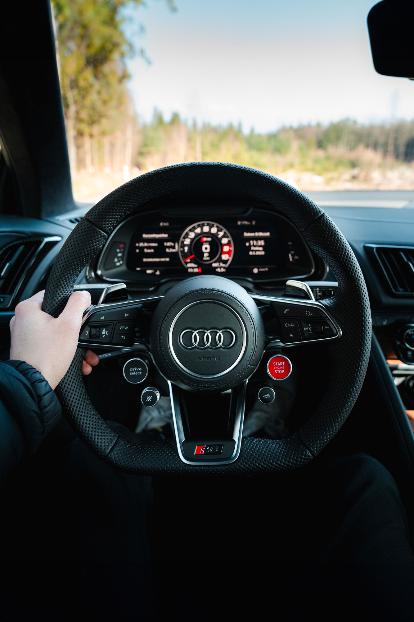 Audi-R8-06377-3×2